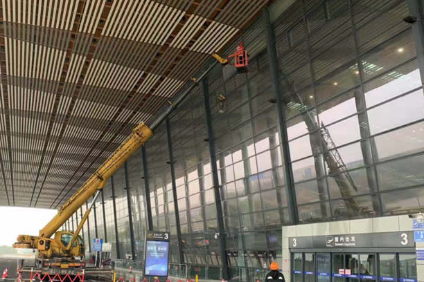 云霄玻璃幕墙维护和保养